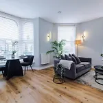 House 1 - Cheltenham Parade View Apartment *