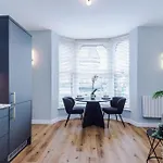 Apartment House 1 - Cheltenham Parade View