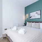 Apartment House 1 - Cheltenham Parade View