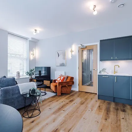 House 1 - Cheltenham Parade View Apartment *