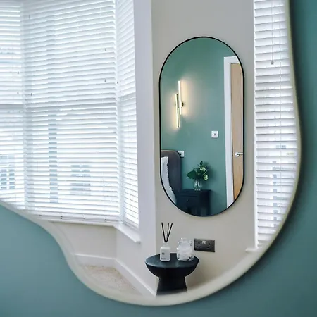 Apartment House 1 - Cheltenham Parade View *