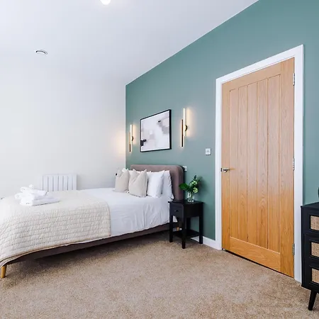 House 1 - Cheltenham Parade View *