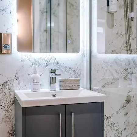 House 1 - Cheltenham Parade View