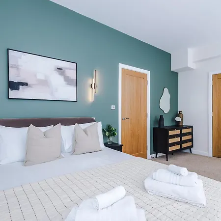 House 1 - Cheltenham Parade View *