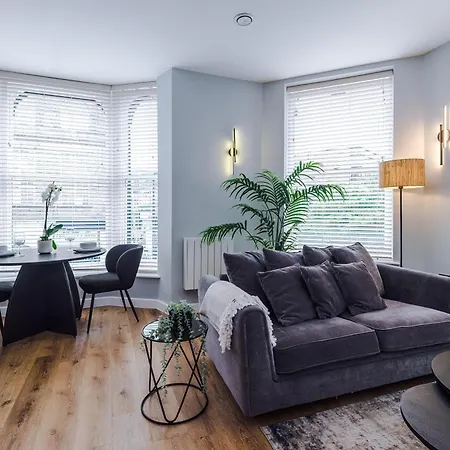 House 1 - Cheltenham Parade View Apartment
