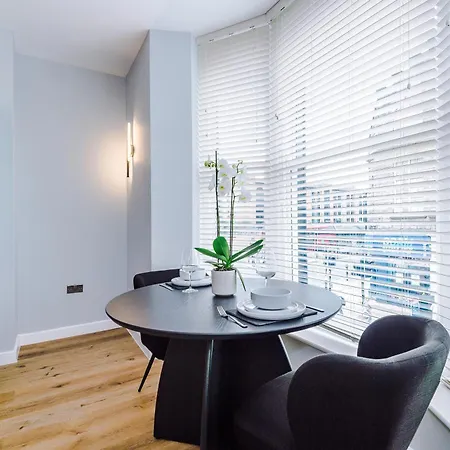 House 1 - Cheltenham Parade View Apartment *