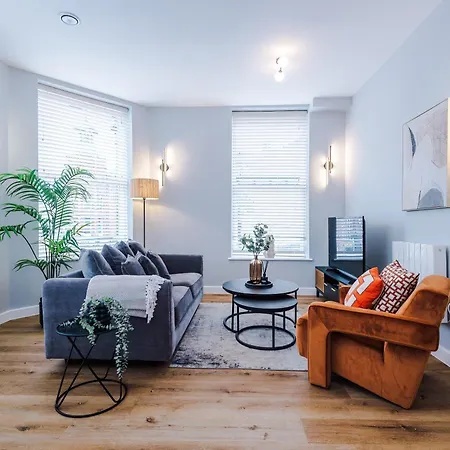 House 1 - Cheltenham Parade View *