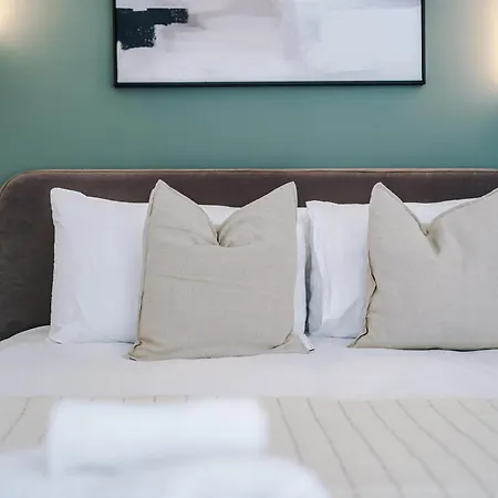 Apartment House 1 - Cheltenham Parade View