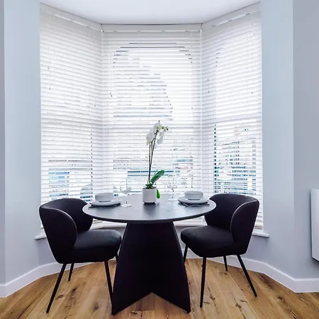 House 1 - Cheltenham Parade View Apartment *