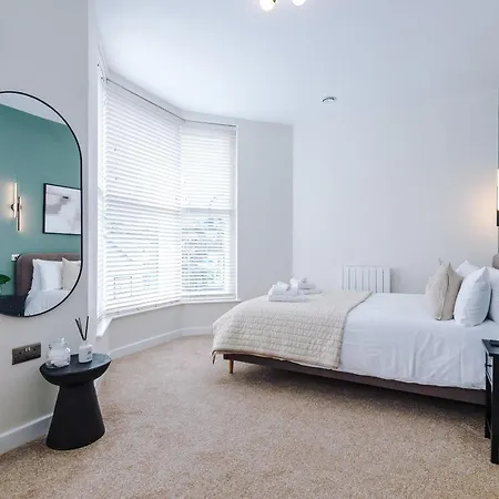 House 1 - Cheltenham Parade View *