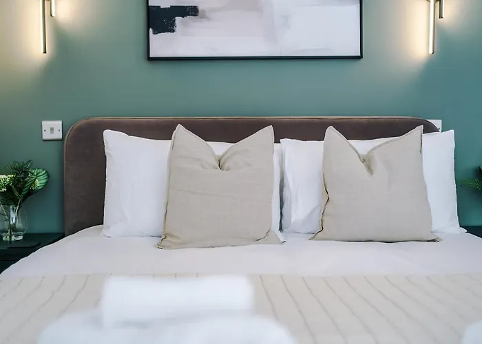 Apartment House 1 - Cheltenham Parade View