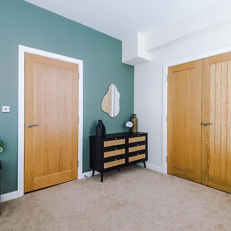 House 1 - Cheltenham Parade View