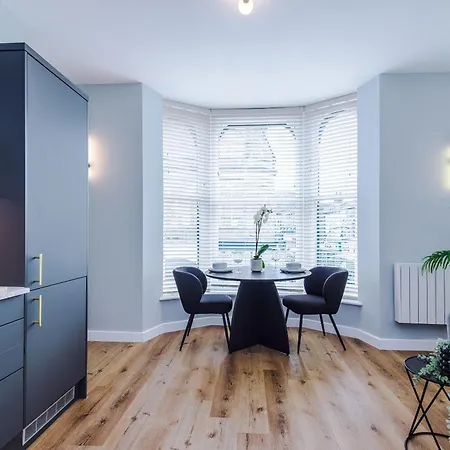 Apartment House 1 - Cheltenham Parade View