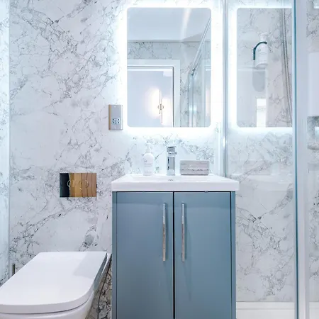 House 1 - Cheltenham Parade View