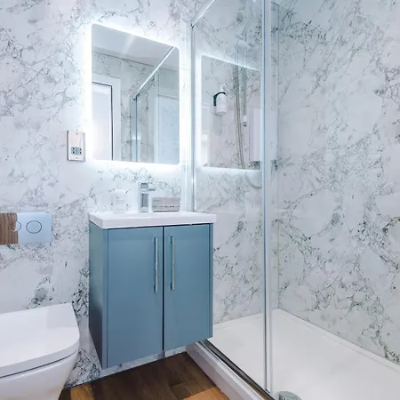 Apartment House 1 - Cheltenham Parade View *